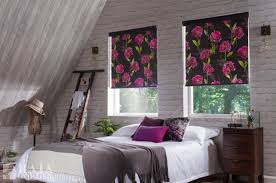 Seperti tirai datang sebagai visual, perlindungan matahari dan dekorasi dalam satu sebagai solusi yang bagus untuk ruangan ini. Gorden Kamar Tidur Pendek Raja Gorden
