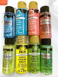 Bazı insanlar mat bir boya kaplamasının görünümünü severken, geleneksel parlak bir kaplamayı tercih eden daha fazla insan var. 5 Little Monsters Glitter Coasters