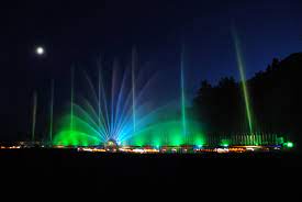 Grand Haven Musical Fountain A Show Takes Place Every Night Of The Summer Michigan Adventures Michigan Vacations Grand Haven