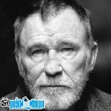 Diễn viên nam James Gammon