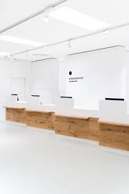 Corporate Design Interior Counter Store Retail Oak Panelling White Breuni Breuni Corpo In 2020 Bank Interior Design Retail Store Interior Design Bank Design