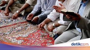 Nisfu syaban adalah peringatan pada tanggal 15 bulan kedelapan (sya'ban) dari kalender islam / hijriah. 7 Amalan Nisfu Syaban Lengkap Dengan Doa Dan Keutamaannya