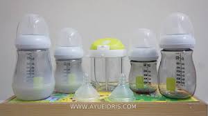 Geng, ini aku mai review botol susu yg bentuknya mirip payudara sehingga si anak ga bingung puting jg. Umee Bottle Review Botol Susu Anti Kolik Ayue Idris