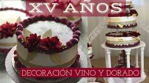 Pero no sólo el vals, es de los momentos más emblemáticos de los quince años, sino también la hora del brindas. Decoracion De Pastel Xv Anos Color Vino Y Dorado Youtube