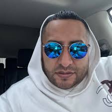 I'm looking for a restaurant or shop that makes homemade pasta to go. 🎄