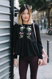 Denn sichtbare haaransätze sind aktuell der heißeste haartrend überhaupt. Ombre Bob Schwarzer Haaransatz Und Blonde Langen Schulterlange Haare Schwarze Bluse Mit Blumenmuster Roter Lippenstift Haarschnitt Haare Frisuren