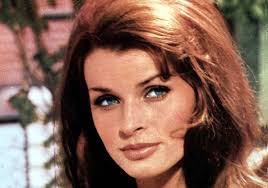 E' salita su un palcoscenico quando aveva 4 anni, per accompagnare suo padre. Senta Berger Enthullt Dass Sie Von Gewalttatigen Kollegen Korperlich Misshandelt Wurde