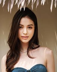 Veronica Jade's Instagram, Twitter & Facebook