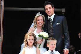 Reisbureau van kathleen aerts (k3) en haar man steven. Great Day For Kathleen Aerts