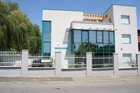 Ivănescu augustin înființează clinica de oftalmologie opticlass timișoara având ca obiectiv implementarea unor standarde înalte în diagnosticul și tratamentul medical și chirurgical al afecțiunilor oftalmologice. Clinica De Oftalmologie Dr Berghian Cabinet Oftalmologic Din TimiÈoara