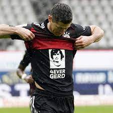 The bayern munich striker scored from the penalty spot in the. Fc Bayern Lewandowski Stellt Tor Rekord Von Muller Ein Historischer Tag Mit Einem Makel Eurosport