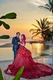Tenang, kini sudah banyak gaya foto prewedding islami yang tak kalah menarik dengan foto prewedding pada umumnya. Fotografer Pernikahan Wedding Yogyakarta Indonesia Via Gaun Foto Prewedding Muslimah Hijab Buat