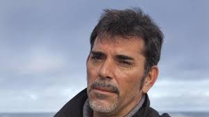 Este viernes, en Baluarte, conferencia del escritor barcelonés Víctor del  Árbol