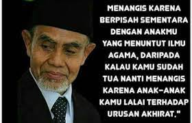 Ada dua putranya yang menetap di pesantren. Risalah Husna Mempersiapkan Anak Masuk Pesantren Boarding School