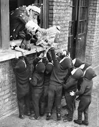 Big canvas paintings for home decor. Interesting Black And White Photographs That Show Christmas From The The 1930s 40s And 50s Vintage Everyday