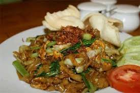Resep kwetiau goreng ala restoran dengan daging lada hitam. Resep Dan Cara Membuat Kwetiau Goreng Yang Enak Praktis Dan Sederhana Selerasa Com