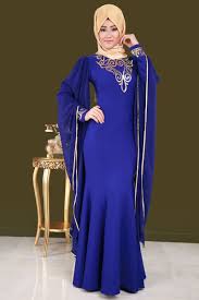 hijab dress panosundaki pin