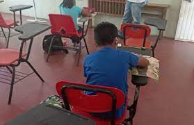 Juntan ropa, útiles y mochilas para casi 100 chicos del barrio san martín. Vt8hoendlrg4mm