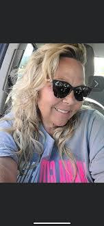 Dee Avery's Instagram, Twitter & Facebook