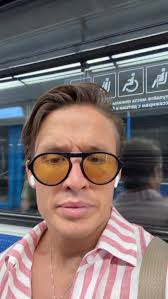 Linen suit and crocodile bag