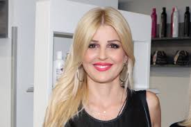 Όλες οι ειδήσεις από την ελληνική και διεθνή showbiz. Xwrise H Elena Rapth Den Epai3e Mpalla Ston Gamo Ths