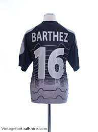 To date, 40 players have defended the colors of as monaco and om — 38 players as well as two coaches. 2000 02 France Maillot Gardien Barthez 16 M A Vendre 637264