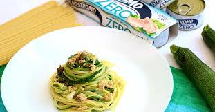 Anche la pasta per aperitivo non può mancare, se volete preparare una vera apericena. Spaghetti Con Zucchine Capperi E Tonno Nostromo Zero Tonno Nostromo