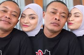 Reaksi manajer dituding selingkuh dengan nathalie. Link Video Diduga Nathalie Holscher Dan Manajer Panji Komora 20 Detik Viral Di Youtube Dan Twitter Metro Lampung News