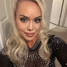 Leighanna Ross's Instagram, Twitter & Facebook