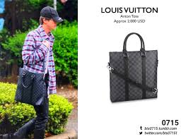 Jin bts menjadi trending topik di amerika serikat usai menjadi showstopper dari event louis vuitton men fw 2021 collection. Bts Fashion Style Finder 190426 Jin Louis Vuitton Anton Tote X