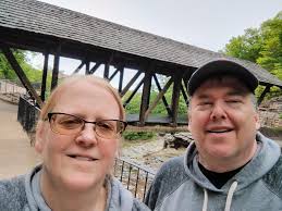 What are some fun resort style places or indoor water parks in Lake of The  Ozarks area or Branson?