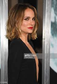 Natalie Portman Attended The Premiere Of Lucy In The Sky In La On September 25th 2019 Coupe De Cheveux Tendance Cheveux Mi Long Cheveux