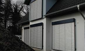 Raffstoreanalgen Vor Der Fassade Montiert Fenster Jalousien Aussen Aussenjalousien Jalousien Aussen