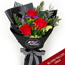 Simple bouquet of flowers price. Malaysia Florist 768r Love On Top Roses Bouquet Roses Flowers Malaysia Myflowerflorist