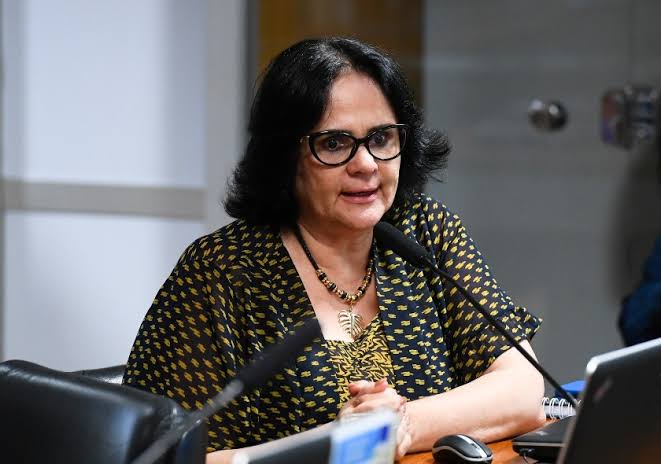 Senadora Damares Alves relança biografia