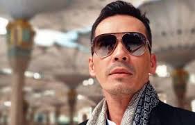 His birthday, what he did before fame, his family life, fun trivia facts, popularity rankings, and more. Ngotot Salat Jumat Di Masjid Saat Pandemi Corona Atalarik Syah Dihujat