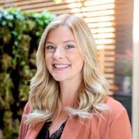 Shannon Lowe's Instagram, Twitter & Facebook