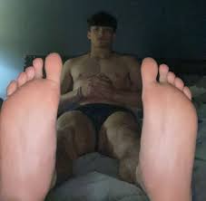 Male feet worshipping