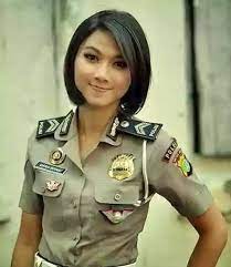 Memiliki potongan rambut polwan gambar yang menawan memang menjadi harapan setiap orang, jikalau kamu memutuskan potong rambut polwan yang sesuai dengan trend masa kini maka penampilan kamu akan semakin maksimal. Rambut Pendek Bob Polwan Modal Potongan Rambut Wanita Facebook