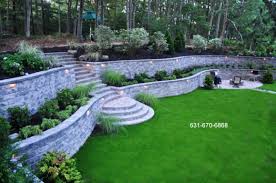 Retaining Wall Contractor Nicolock Long Island Ny Http Deckandpationaturalstones Co Sloped Backyard Landscaping Sloped Backyard Backyard Retaining Walls