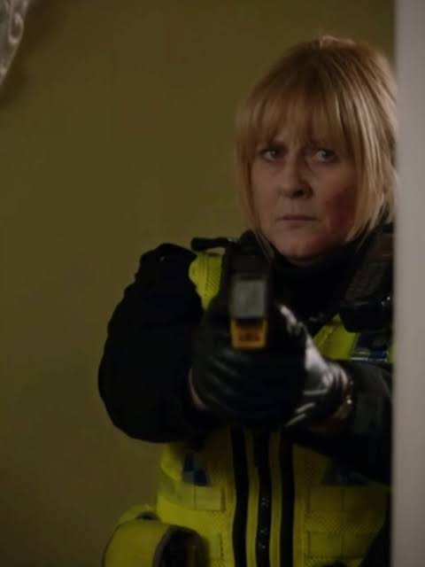 THE POWER IN THIS SCENE Catherine Cawood will always be unbeatable…  #catherinecawood #tommyleeroyce #happyvalley #sarahlancashire #jamesnorton  #sallywainwright #police #drama #showdown #finale ...