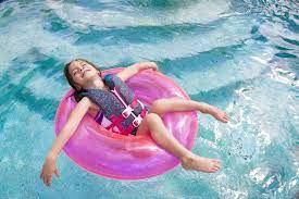 Ser mamá no es nada fácil, de hecho, llega a ser muy estresante, sobre todo cuando eres primeriza y deseas hacerlo todo a la perfección y mantener a tus niños seguros. Home Swimming Pool Safety Tips All Parents Should Know Parents