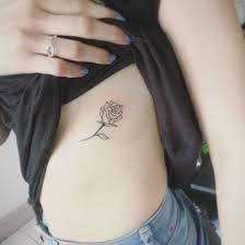 Tatuagem Feminina Na Costela 55 Dicas E Inspiracoes (180 fotos!) as tatuagens estão se popularizando cada vez mais, e com isso vem aumentando o número de mulheres que buscam por belas tatuagens femininas em seu corpo. tatuagem feminina na costela 55 dicas