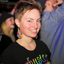 Ariel Kern's Instagram, Twitter & Facebook