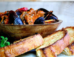 Steamed Mussels In Spicy Tomato Wine Broth With Crusty Garlic Bread The Original Dish Recipe Steamed Mussels Seafood Recipes Mussels Recipe Tomato