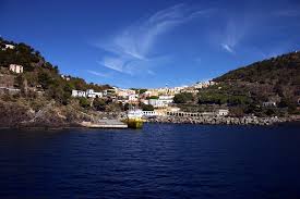Ustica is a small island, of about 1400 inhabitants, in the aeolian island archipelago and is situated some 60 nm north of palermo in sicily. Ustica Insel Bilder Fotogalerie Von Ustica Insel Hochwertige Sammlung
