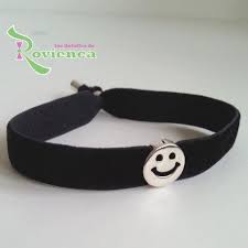 Pulsera Con Cinta De Terciopelo Elastico Y Plata De Ley Combinala Con Otras Pulseras De Plata En La Misma Muneca A Plata De Ley Terciopelo Pulseras De Plata