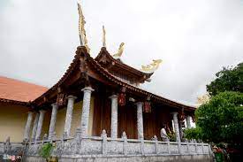 Những họa tiết mái vòm cũng đã được các thợ thủ công hoàn tất. Ä'á»n Thá» Tá»• Nghiá»‡p Quáº­n 9 Tam Huyáº¿t 16 NÄƒm Cá»§a Nghá»‡ SÄ© Hoai Linh