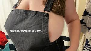 Uncensored reality-Twitter nip slips that blur the lines between personal and public