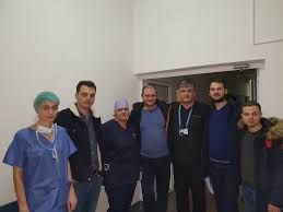 Poate fi confuz să se folosească cuvântul moarte, deoarece dispozitivele artificiale de susținere a vieții mențin bătăile inimii, iar pieptul mișcă la fiecare respirație. Minune Ce Daruri NepreÅ£uite Au Primit Trei PacienÅ£i Sansa News